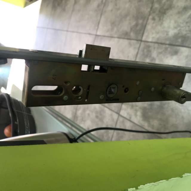 Serrure 3 points pour porte alu SAPA - 3